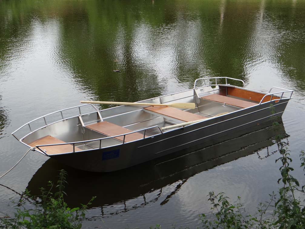 Aluminum boat
